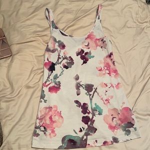 Lululemon scoop floral tank